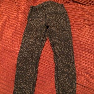 LuluLemon women’s size 10 high rise tight.